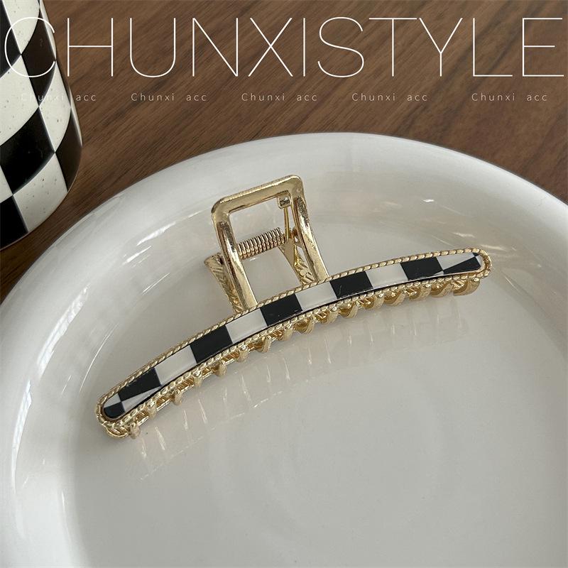 

Korean Style Checkered Metal Claw Hair Clip