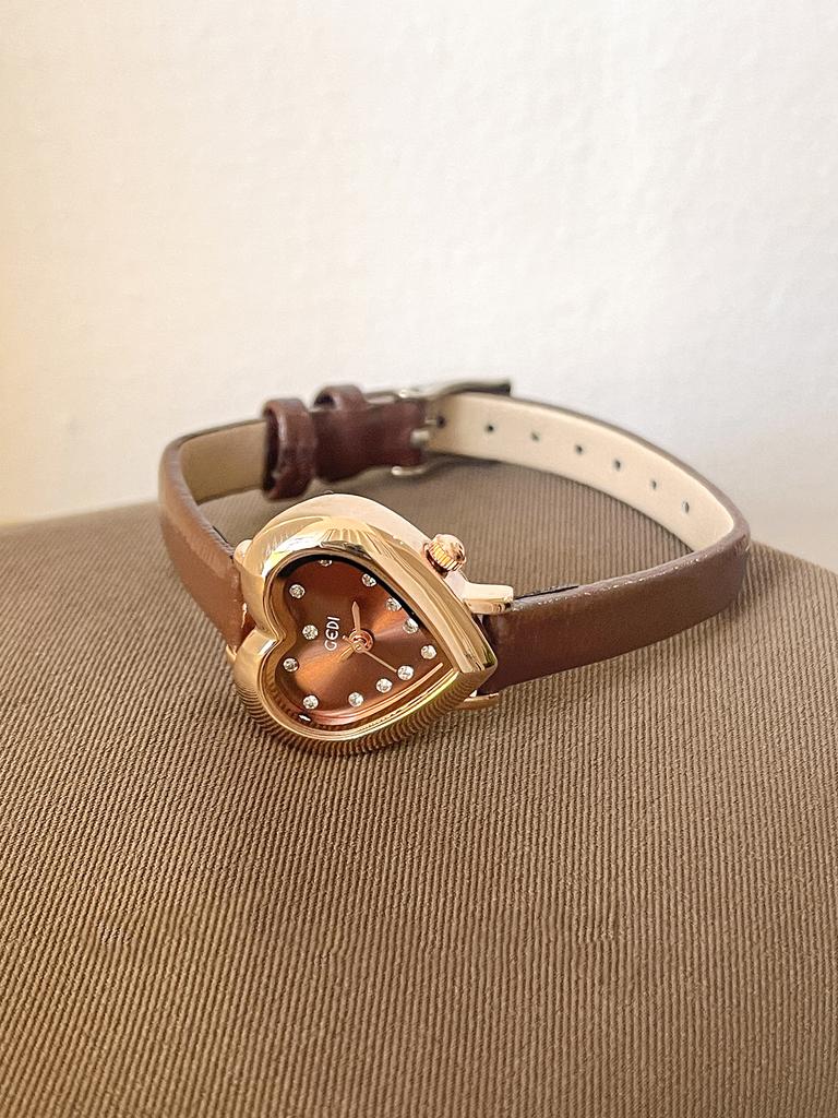 New Fashionable Elegant Woman' Watches Heart-Shaped Small Dial Leather Strap Water-Resistant Quartz Ladies' Wristwatch Gift