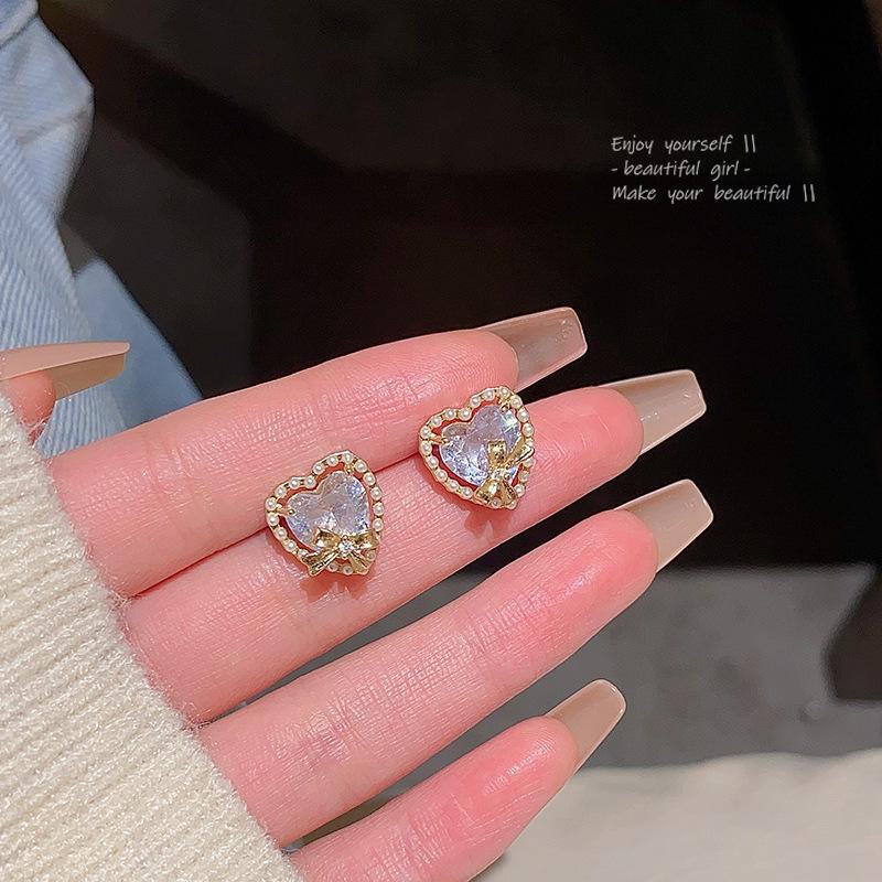 Orecchini a Bottone in Argento 925 con Zircone e Perla a Fiocco - Design Coreano Retro di Alta Gamma