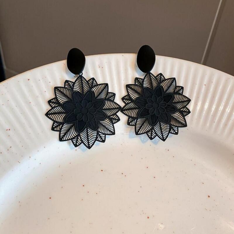 Sterling Silver Black Floral Earrings - Exquisite & Elegant Korean Style for Women