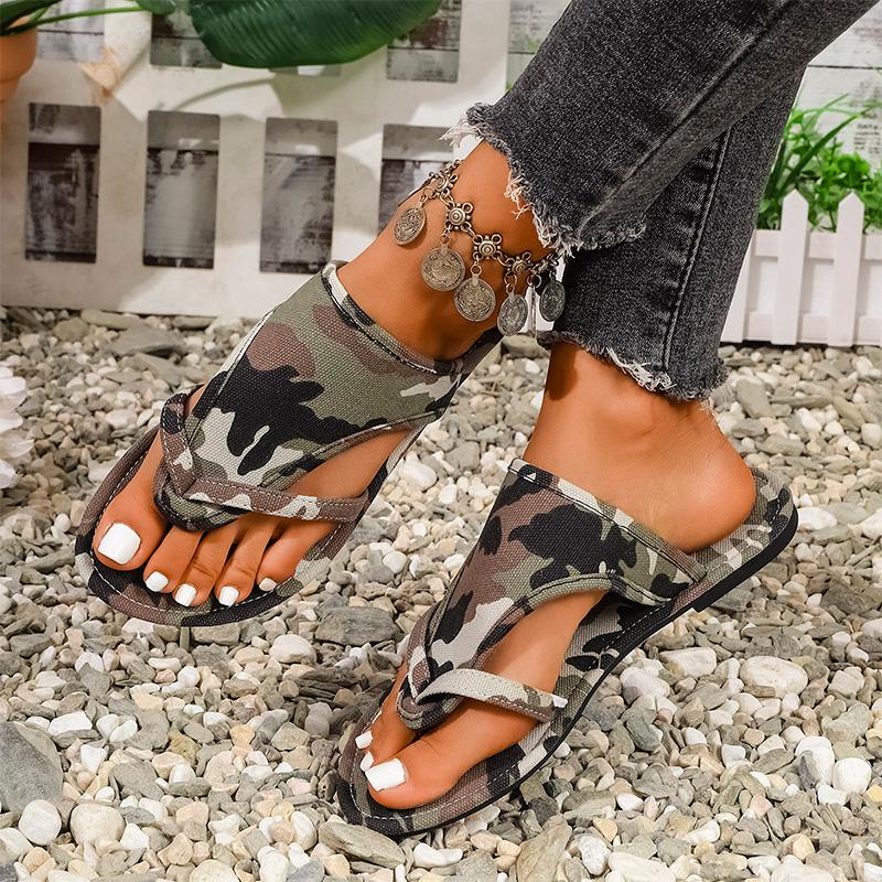 Módní maskáčové ploché sandály pro ženy nadměrné velikosti s měkkou podrážkou a kulatou špičkou, ležérní pantofle na léto 2025, lehké, pohodlné, protiskluzové žabky