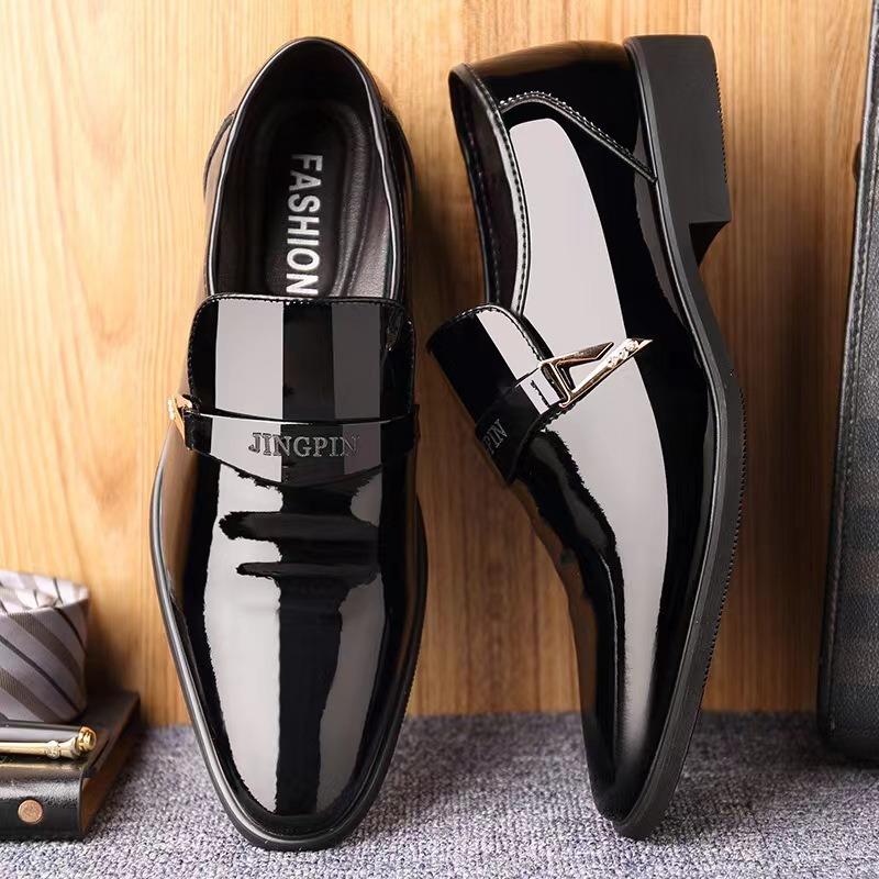 A Large Size Men's Leather Shoes Trendy Business Dress British Pointed Men's Leather Shoes