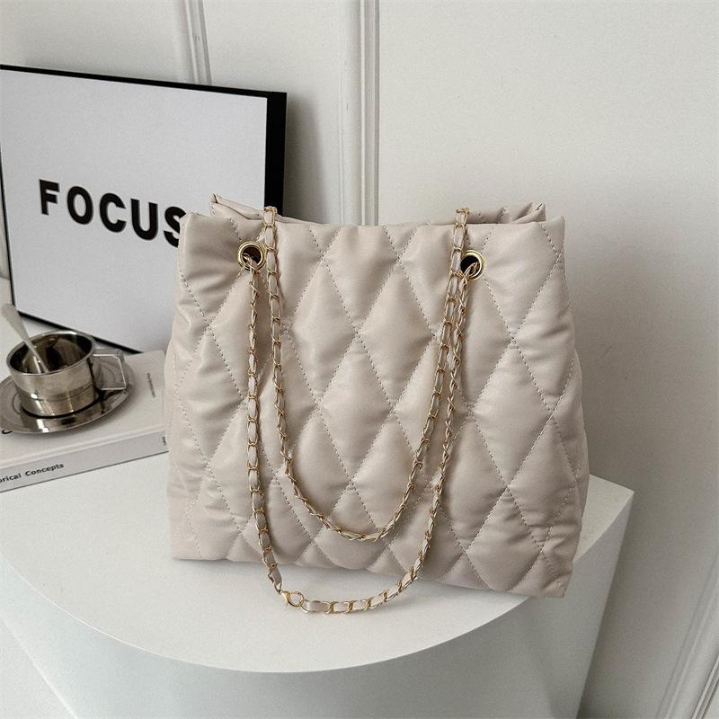 Large Capacity Fashion Rhombus Embroidery Thread Versatile Chain Shoulder Bag Women 2025 New Texture Tote Bag Women