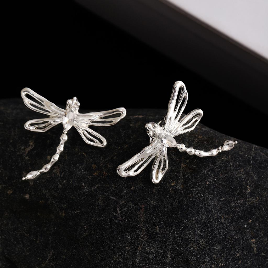 Small, Fresh And Simple Design In Summer, Dragonfly Ear Clips, Sweet And Cold Wind Metal Feeling, No Ear Piercings, Ear Bone Clips For Women