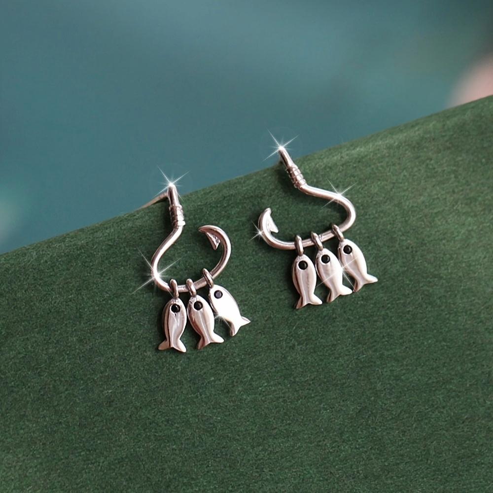 1 Pair of Unique Fish Hooks, 3 Small Fish Short Tassel Earrings, Simple and Cute Earrings for Girls