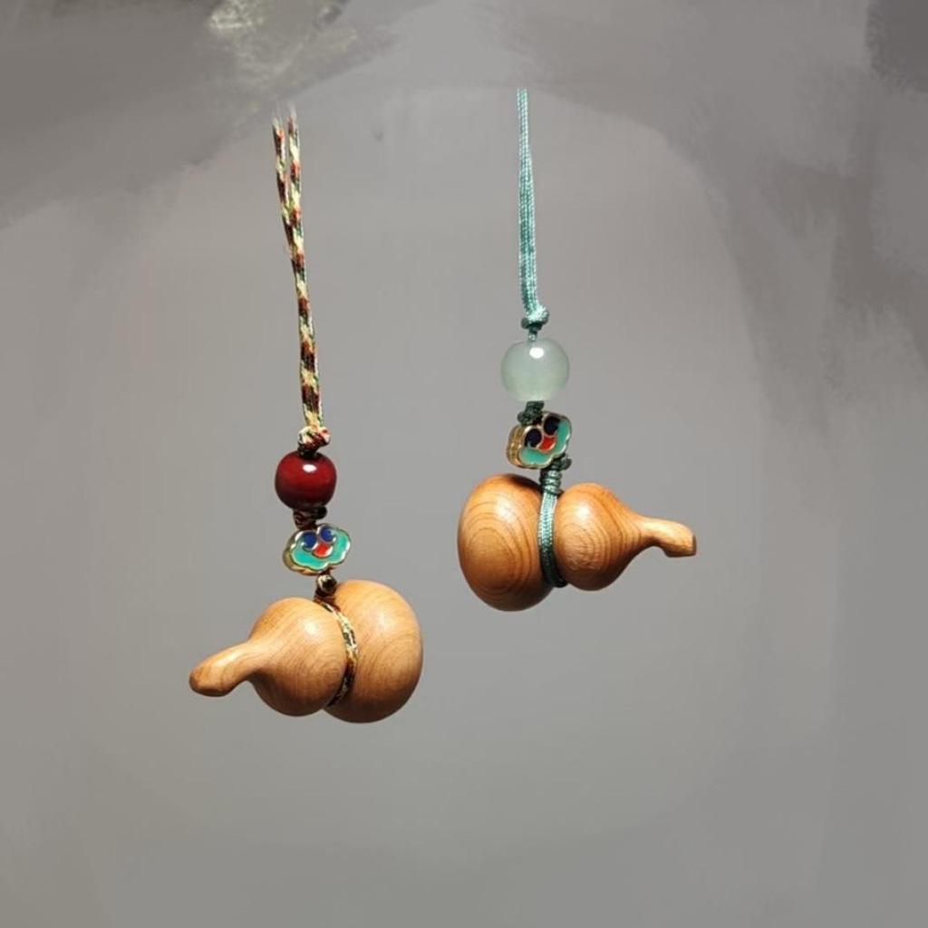 Cypress Gourd Phone Charm: Solid Wood Hand-Carved Craft with Strong Aged Fragrance, Chinese Fu Lu Portable Plaything.