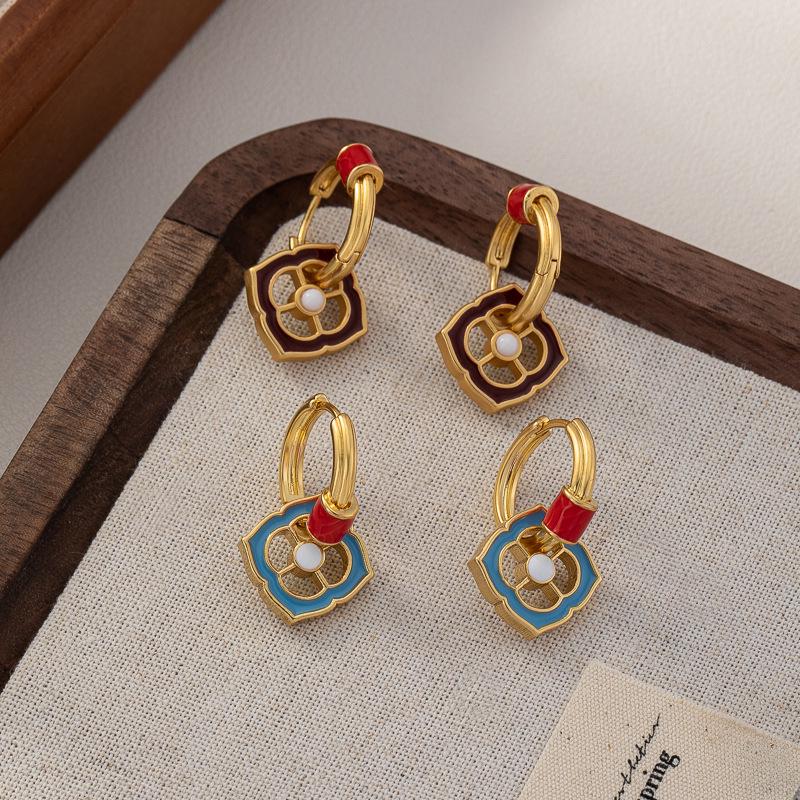 

Niche Red Four-Leaf Clover Mother-of-Pearl Detachable Earrings