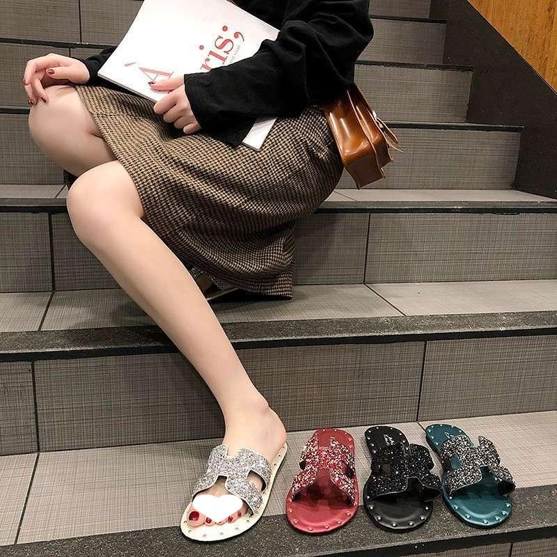 Korean Version 2025 Summer New Fashion Outer Slippers Women's Rhinestone Hong Kong Style Flat Bottom One-word Drag Beach Sandals Women