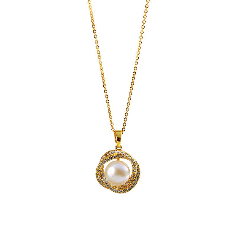 Exquisite Women's Pearl Necklace: Luxury Clavicle Choker with High-End Pendant - 2025 Trendy Accessory.