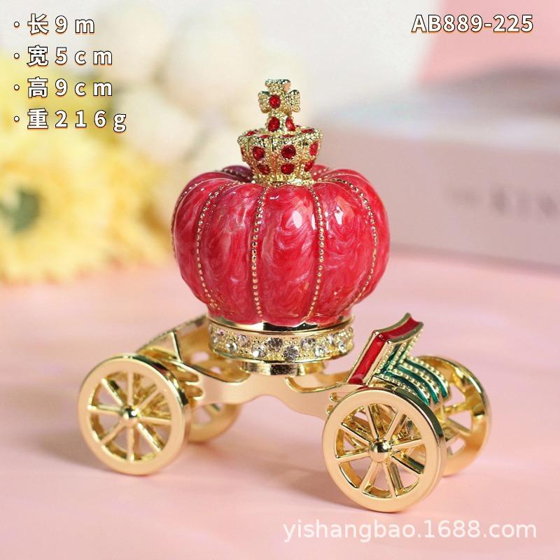

Enamel Pumpkin Carriage Jewelry Box, Alloy Ring Holder, European Light Luxury Decorative Figurine for Birthday Gift червоний