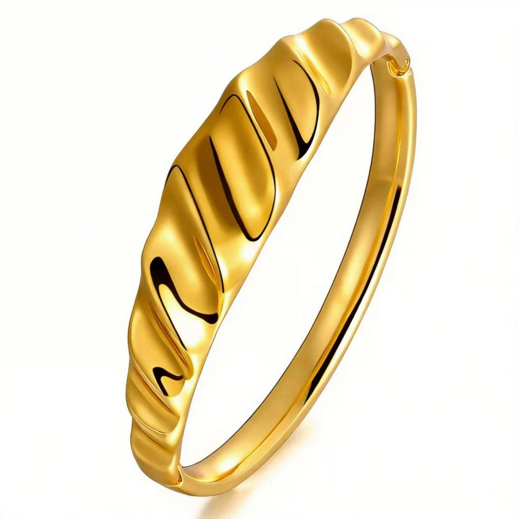 New Heart-Shaped Stainless Steel Bracelet for Girls - Fashionable, Simple, Versatile, Non-Fading Wristband
