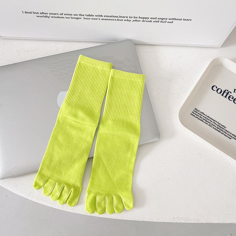 

Женские весенне-осенние однотонные спортивные дезодорирующие влагопоглощающие высокие дышащие носки-пятипальцы из хлопка 1 pair