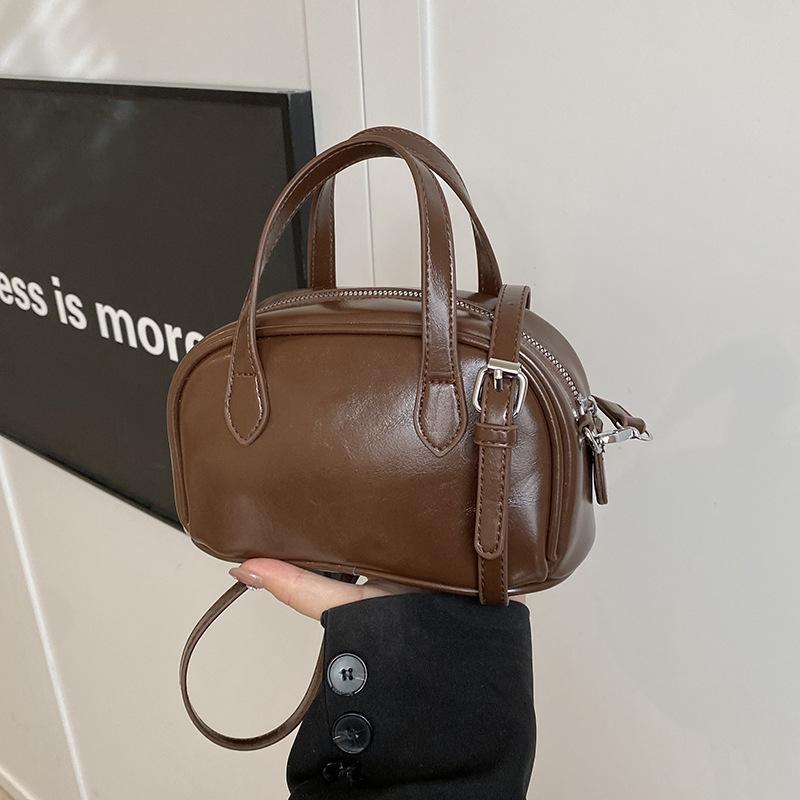 

2025 new super fire small bag women s autumn and winter Sembeng retro shoulder messenger bag women s portable work pillow bag 20*10*12