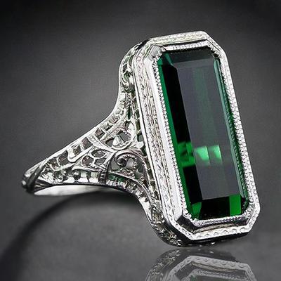 Temperament Female Luxury Finger Ring Bright Green Zirconia Aesthetic Hollow-out Design Accessories for Anniversary Party