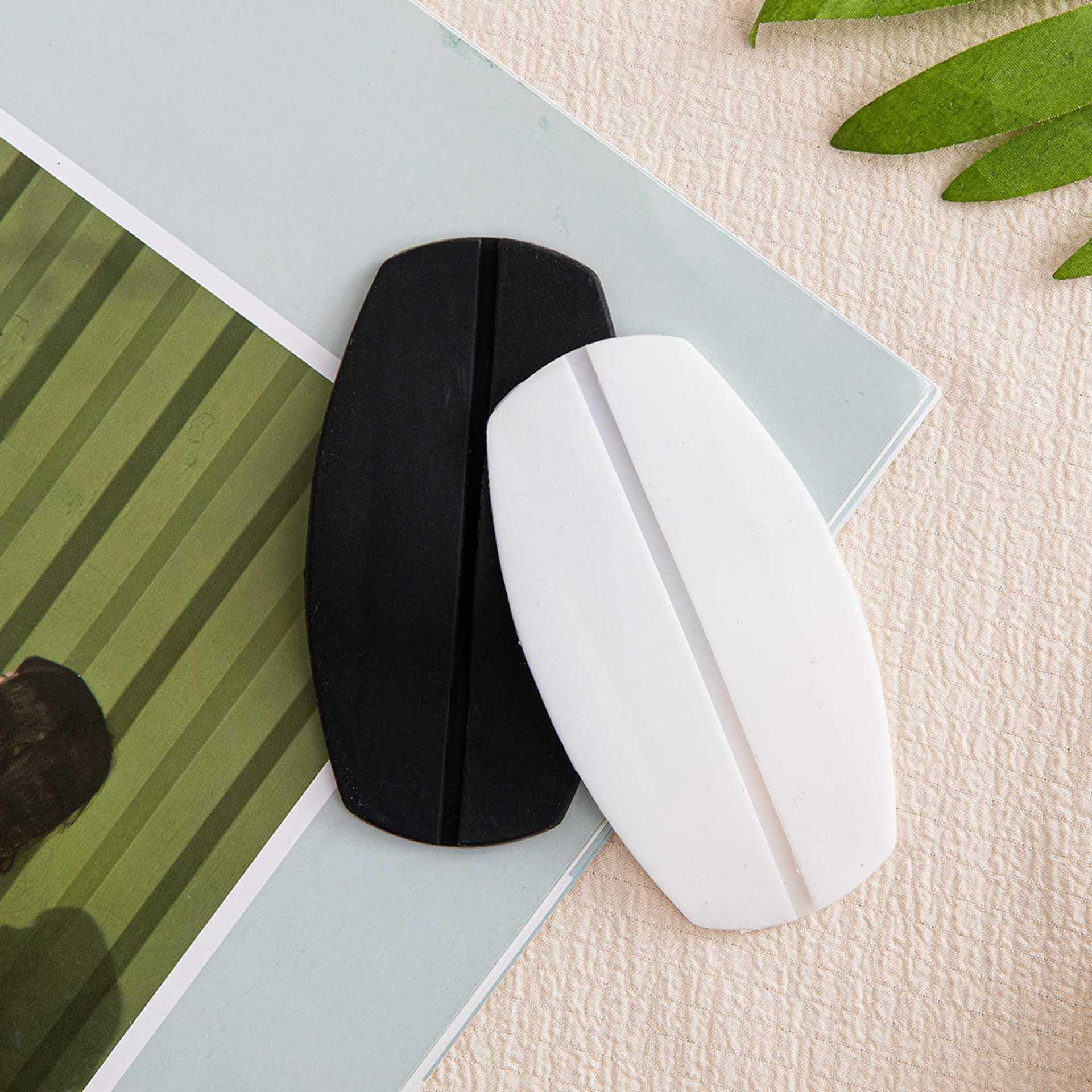 

Силиконовые противоскользящие наплечники: Предотвращает соскальзывание бретелей, Снижает давление, Невидимый аксессуар для нижнего белья. Black pair (unpackaged)