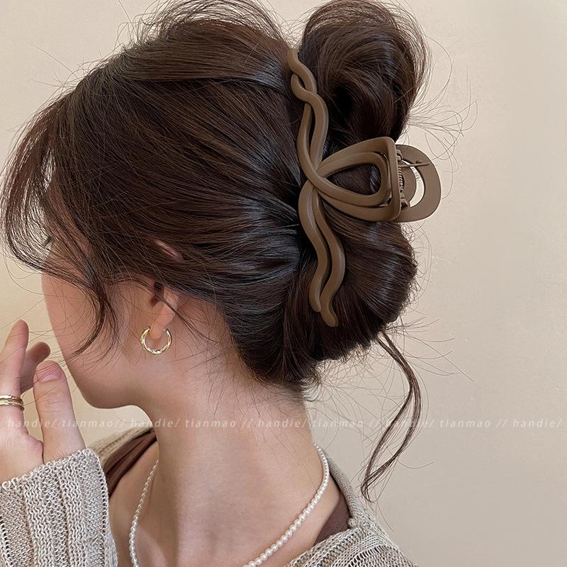 Elegant Large Hair Claw Clip for Thick Hair - High-End Korean Updo Shark Clip