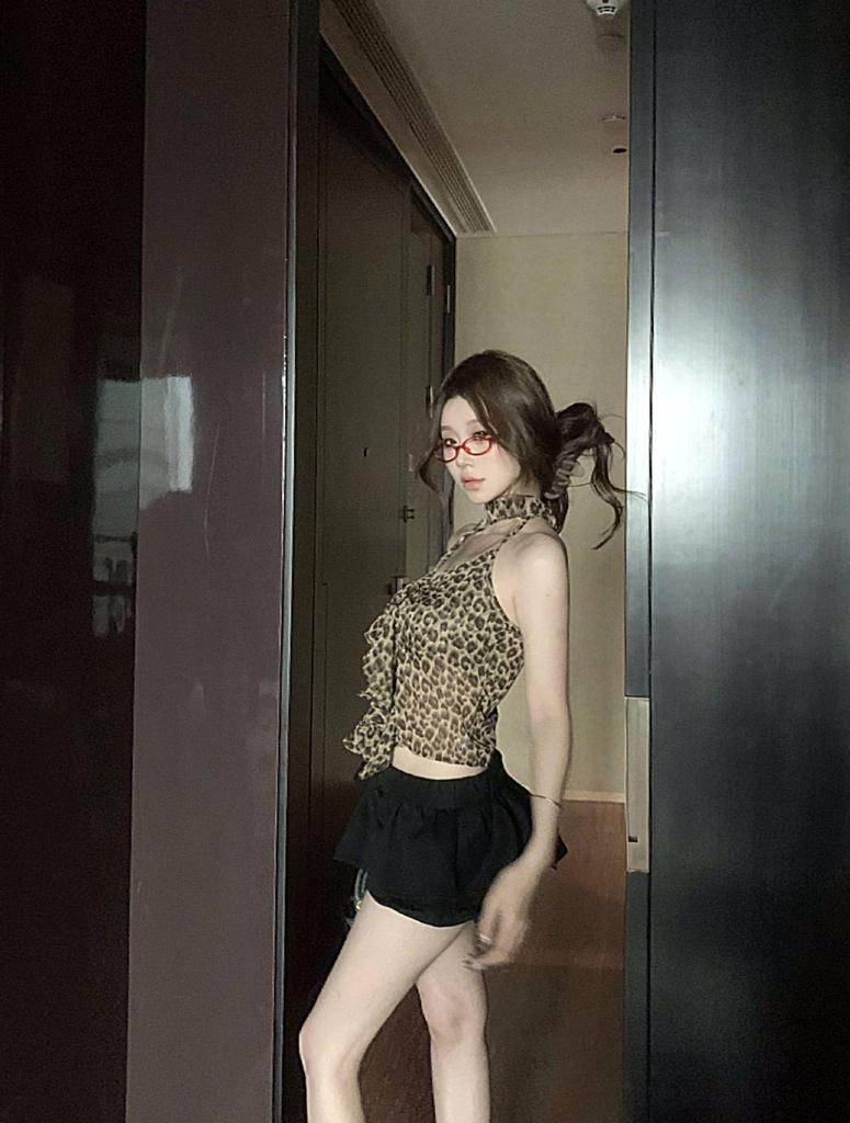 Leopard Print Halter Neck Camisole - Chic Slim Fit Top for Women