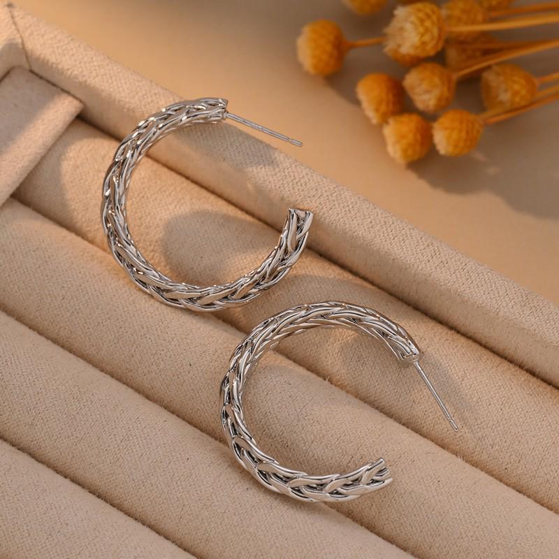 Silver Needle Geometric Heart Hoop Earrings - Retro & High-End Style for a Bold Look
