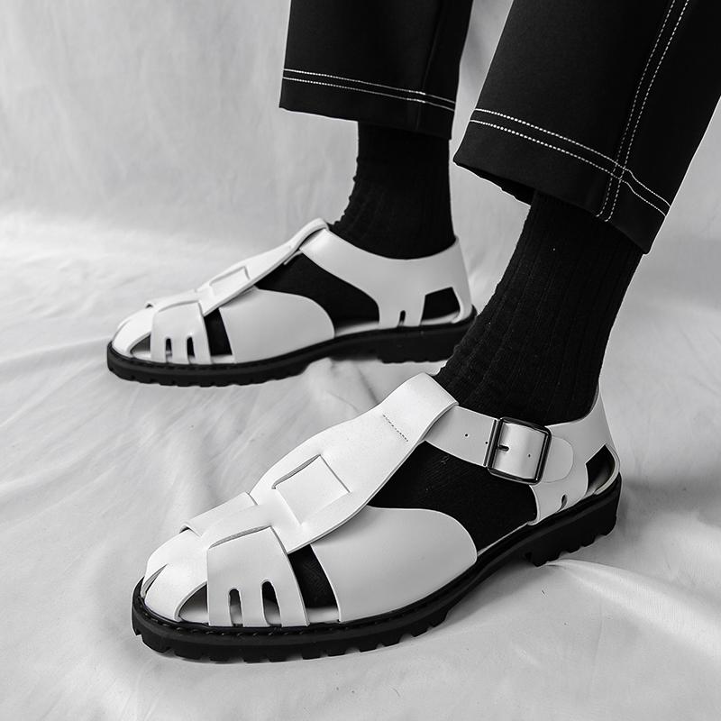 Sommer Neue Herren Gladiatoren Schwarz Weiß Lackleder Freizeitschuhe Atmungsaktive Strandsandalen Outdoor Hausschuhe Übergröße