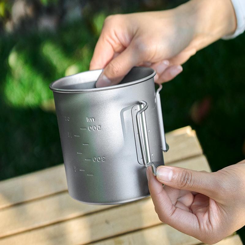 4-teiliges Set Reines Titan Faltbarer Campingbecher Leicht Tragbar für Outdoor-Wandern & Picknick 200ml 300ml 450ml 750ml