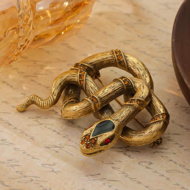 Qingdao Mittelalterliche Klapperschlangen Brosche Retro Diamantbesetzt Emaille Handwerkskunst Zeigt Persönlichkeit Und Temperament