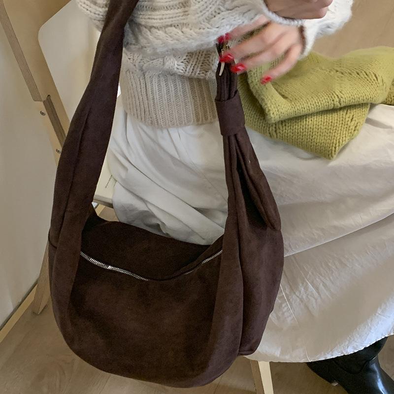 Suede large-capacity retro dumpling bag, new women's commuter casual oblique span single shoulder armpit bag