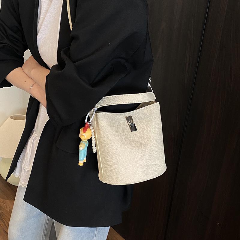 Small Bag Women's Summer New Versatile Niche Design Messenger Bag Bucket Shoulder Bag
