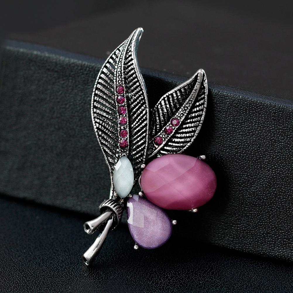 Women Flower Pearl Brooch Cute Corsage T-shirt Sweater Ornament Scarf Buckle Festival Birthday Gift
