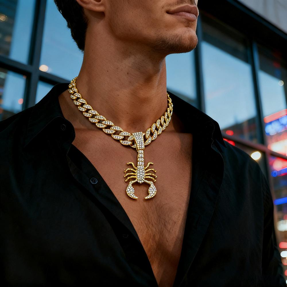 European and American Punk Trend Three-dimensional Scorpion Pendant Necklace, Hip-hop Street Dance Diamond Inlaid Cuban Chain Men's Accessories