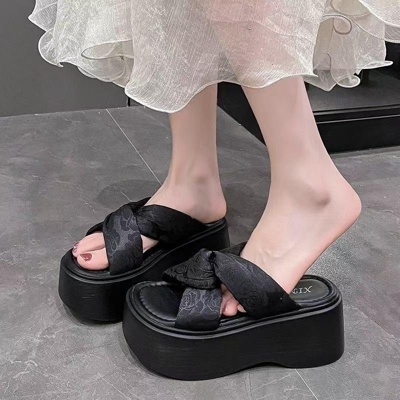 Thick-soled heightening cool slippers for women's summer wear new muffin small high-heeled casual beach shoes