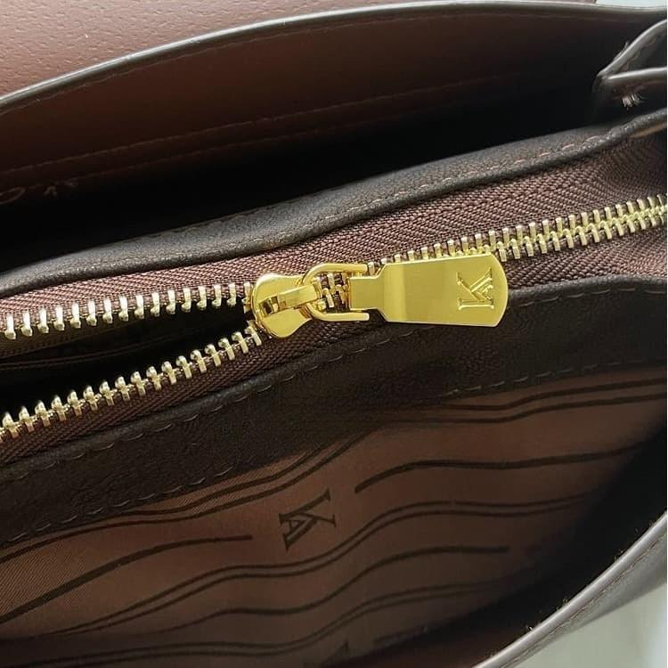 Borsa quadrata opaca da donna a spalla/sottobraccio