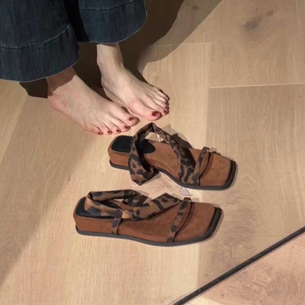Spot version~ thick-soled square head with cool slippers, women wear retro temperament with skirts, sandals, and two slippers.