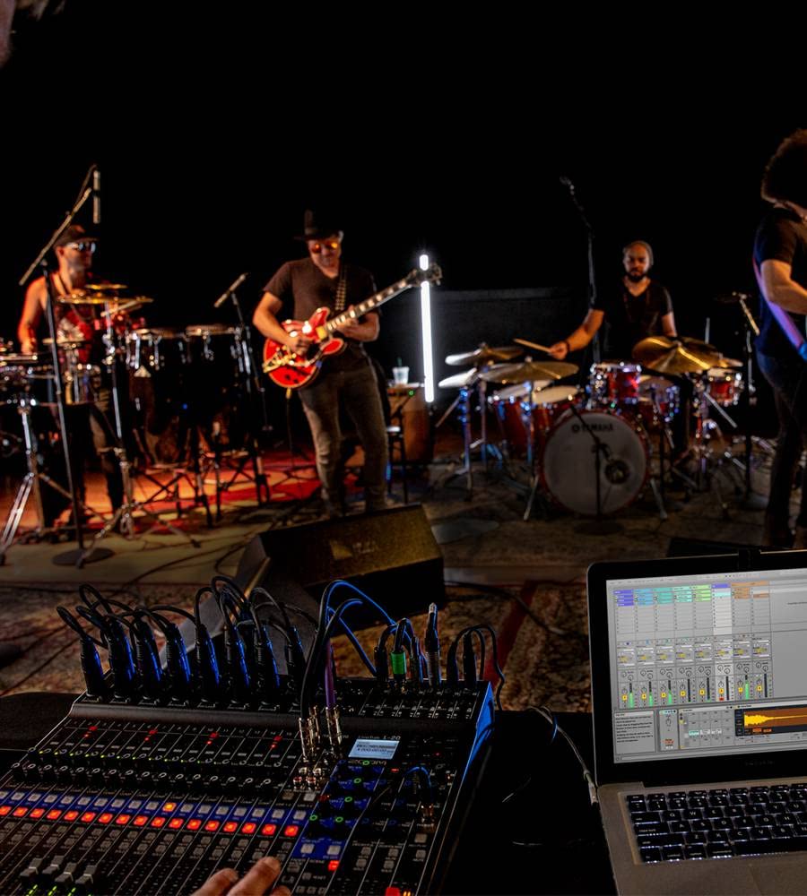 Zoom Bluetooth Communication Up To 10 Meters In a Clear Indoor BTA Series BTA-1 Adapter Environment.