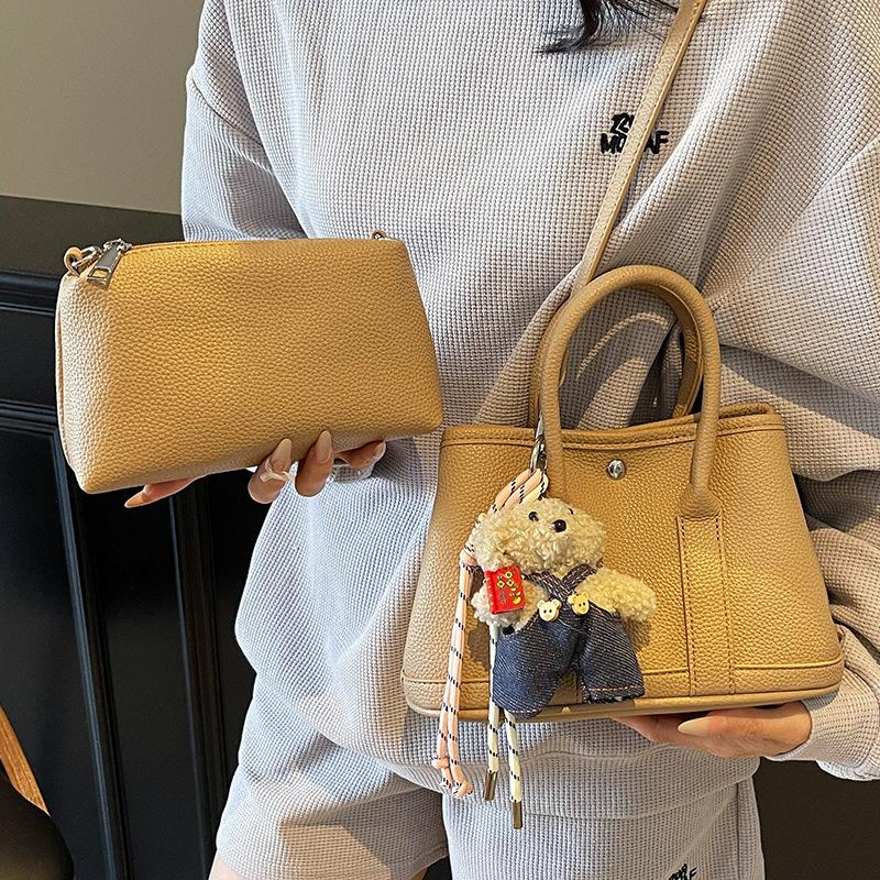 New Niche Simple Leisure Commuter Portable Bucket Bag Versatile Design Sense Solid Color Messenger Bag Women