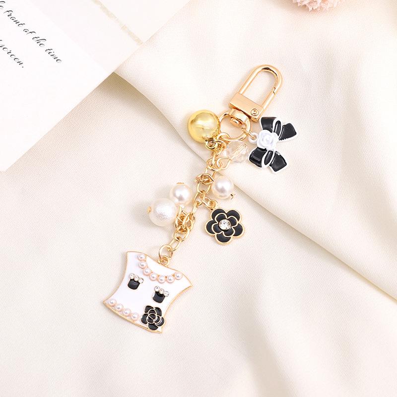 Creative Pearl Bow Pendant Keychain: Exquisite Gift Accessory for Bag or Phone Case