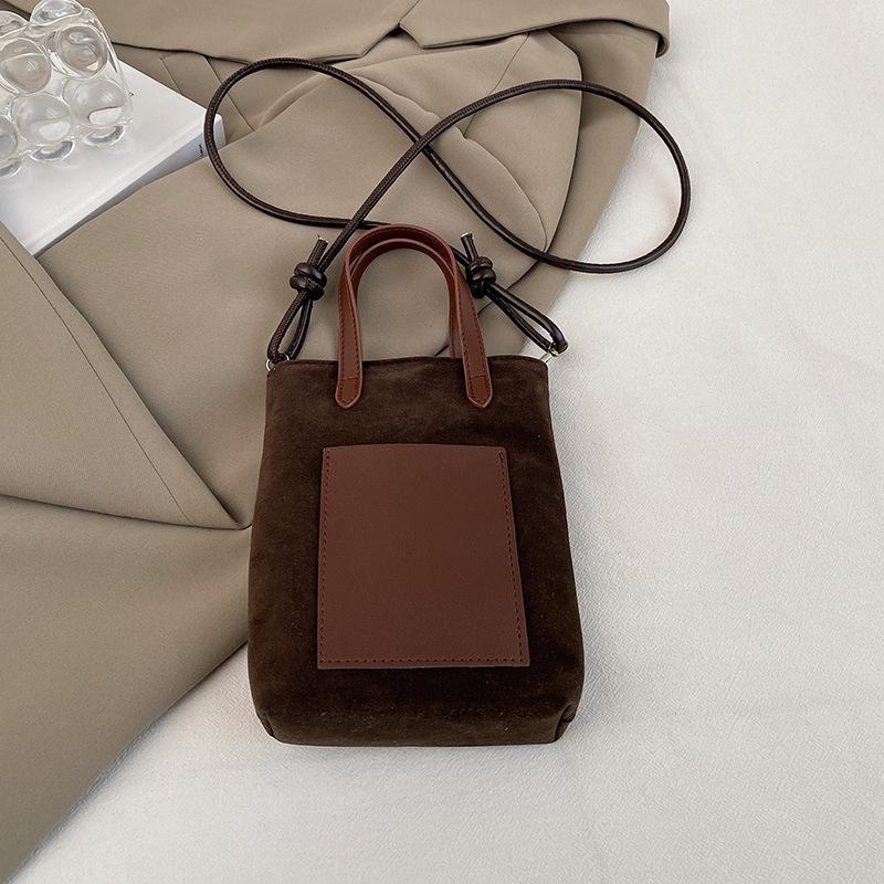 2025 Autumn and Winter Mobile Phone Bag Small Satchel Female Popular This Year Leopard Print Bucket Bag Mini Messenger Bag Hand Carry Small Bag