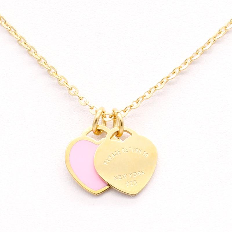 Neue rosa Emaille-Doppelherz-Halskette: Edelstahl, 18 Karat Gold, Titan, Damen-Choker-Accessoire.