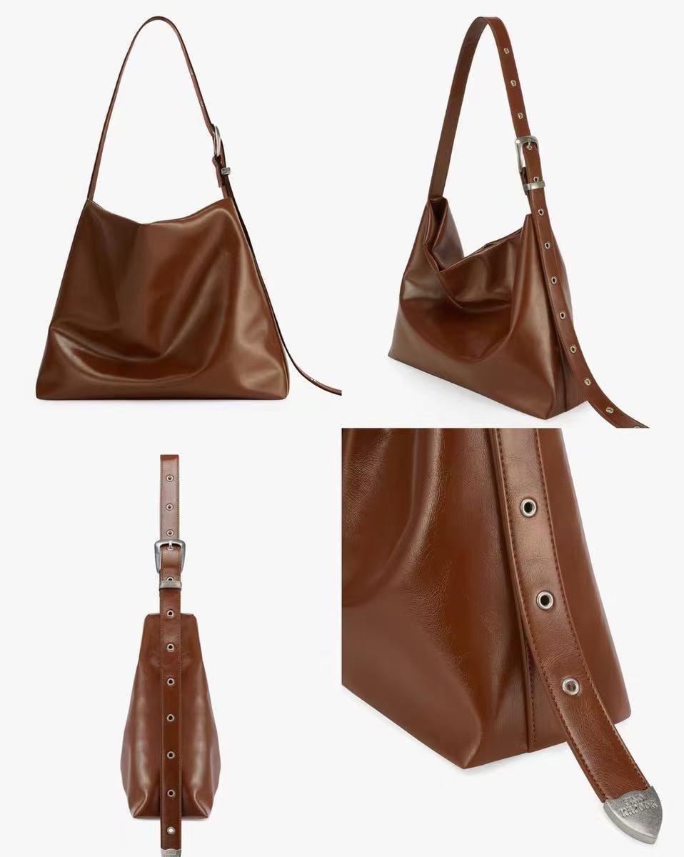 

Korean FindKapoor Belty35 Large Capacity Crossbody Tote Bag