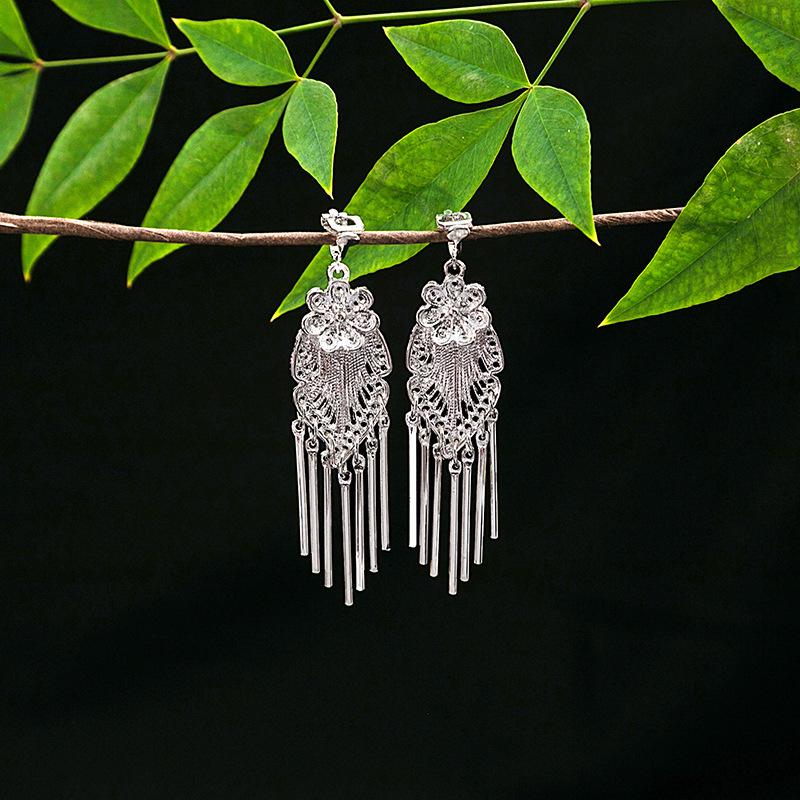 Ethnic Miao Silver Tassel Ear Clip - No-Piercing Retro Metal Earring for Women