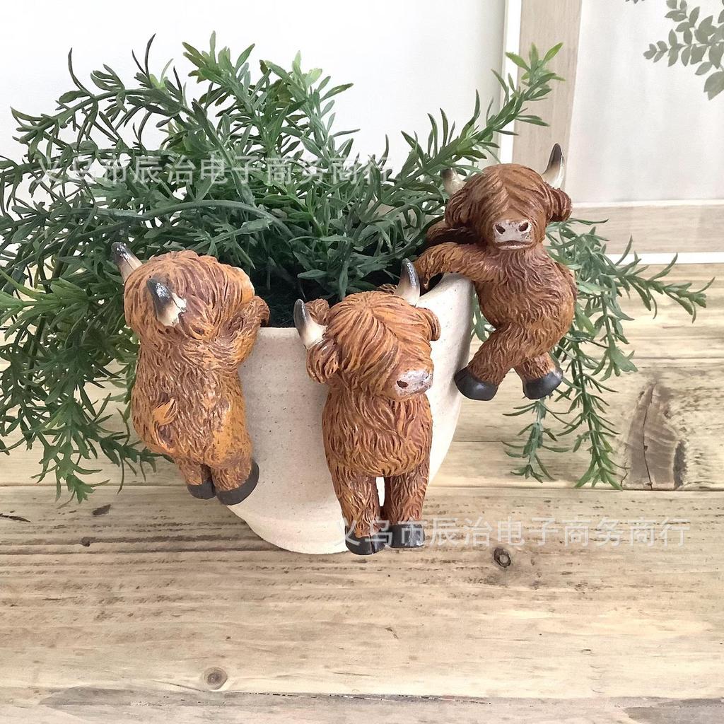 New creative resin highland cow statue pendant home wall decoration highland cow flower pot pendant