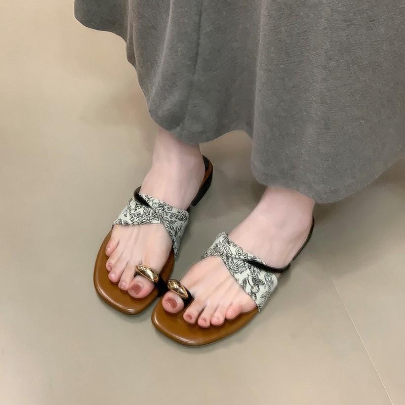Fashion temperament Metal buckle cover toe low heel cool slippers summer silver French flip-flops outer wear