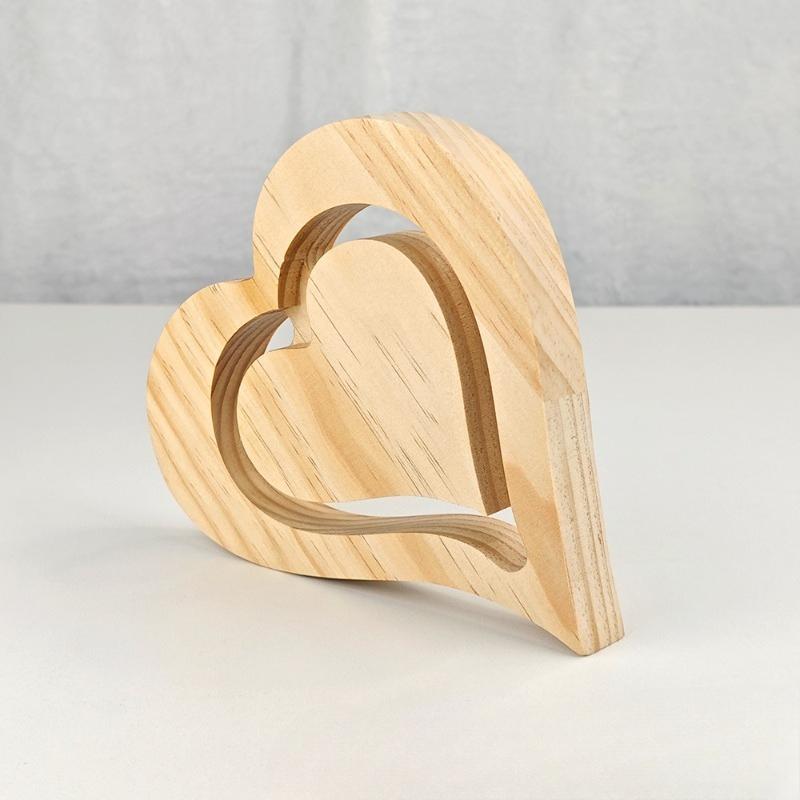 The Heart-shaped Desktop Is A Solid Wood Decorative Item with A Simple Atmosphere for Couples on The Qixi Festival