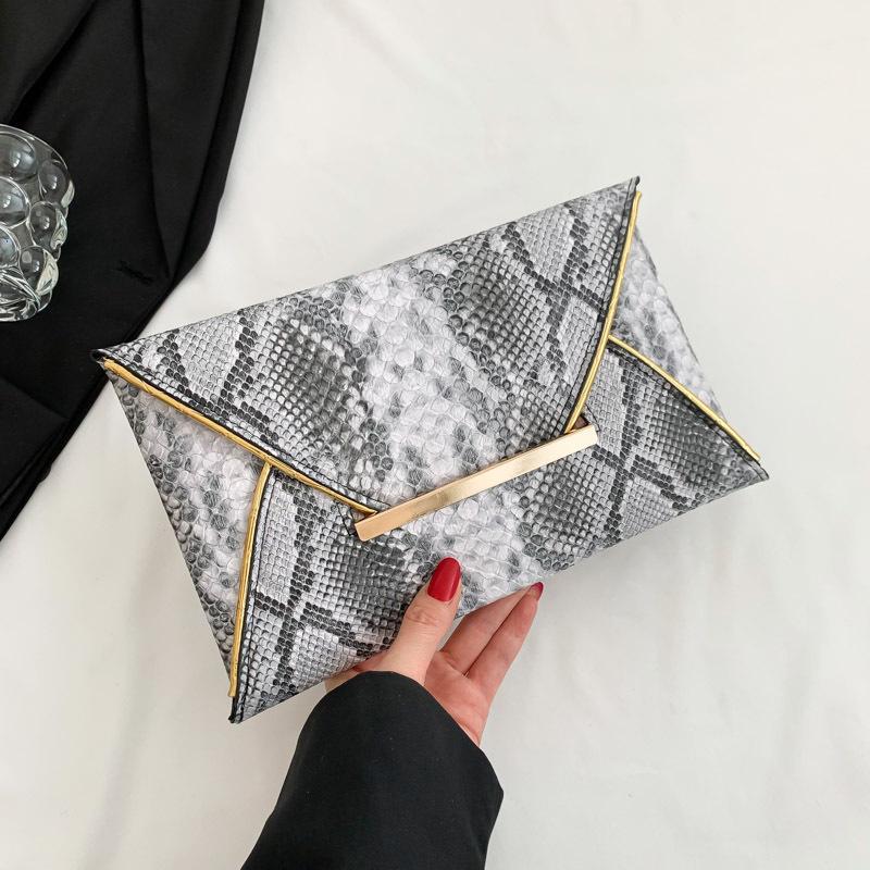 Stylish Women's Mobile Phone Bag Trendy Envelope Clutch With Color Block Design