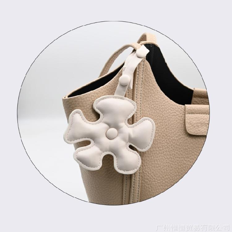 Vibrant Cartoon Style Leather Keyring Five Petal Flower Decoration Practical Key Ring Accessory Gift For Women