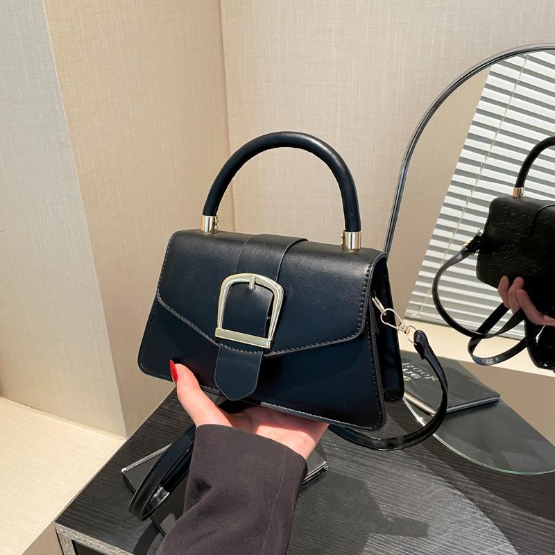 Portable small square bag fashionable and beautiful spring new light luxury simple niche design retro shoulder messenger bag