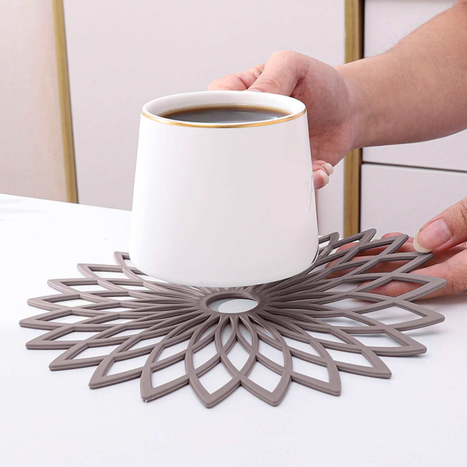 Silicone Table Insulation Mat Kitchen Household Pot Meal Teacup Mat Flower Hollow Dinner Plate Cutlery Heat Mat Room Decoration