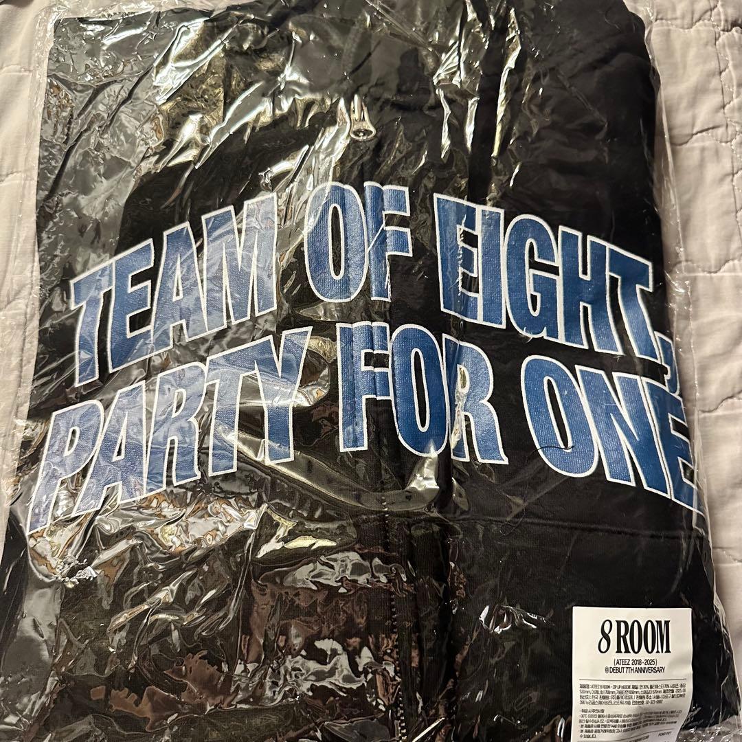 

[USED] ATEEZ 8ROOM Pop-Up Hoodie