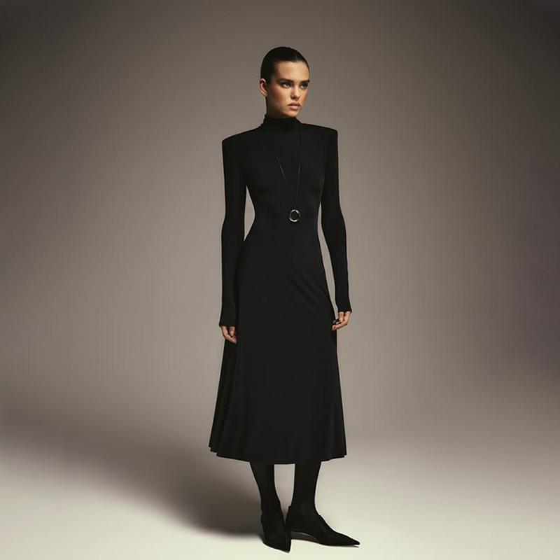 

New autumn and winter temperament turtleneck long sleeves waist A word new slim solid color high-end dress women S