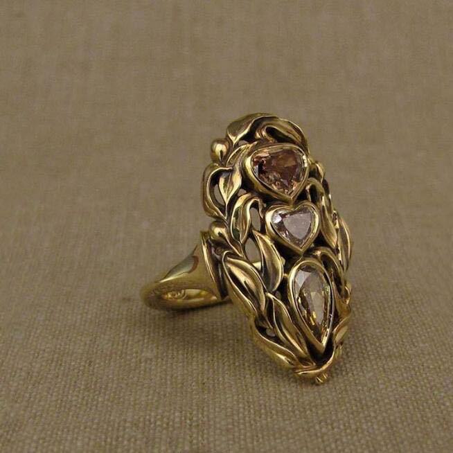 Sanjie Retro Floral Women's Ring with Heart-Shaped Champagne Gemstone