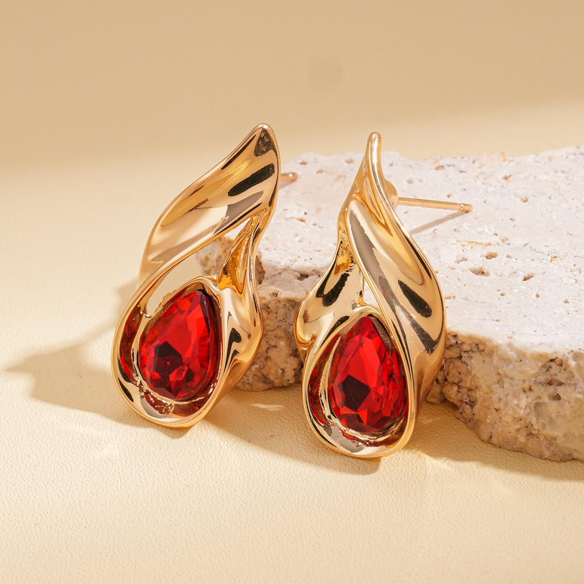 

DIGADAGU Metal Water Drop Rhinestone Stud Earrings New Classic Elegant Earrings Women Everyday Zircon Accessories красный